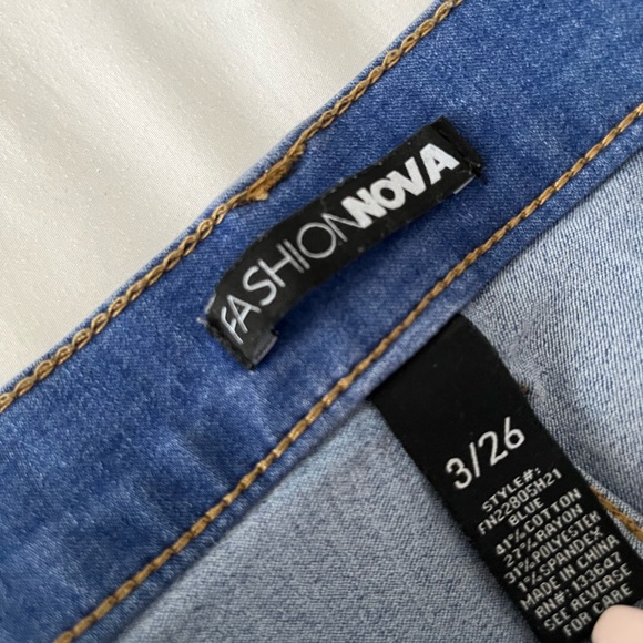 Bright blue jeans - Picture 2 of 3